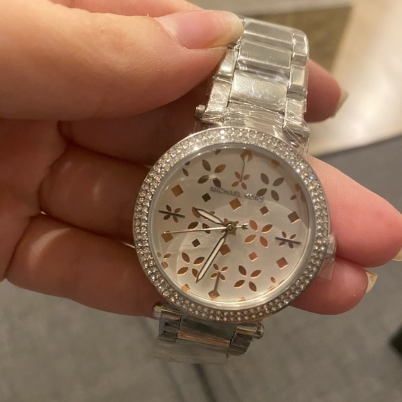 Nwot Michael Kors Watch pave design silver - Picture 5 of 8